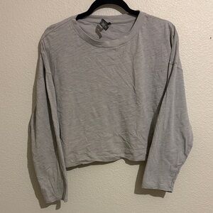 Vuori Cropped Relaxed Fit Light Gray Long Sleeve Top